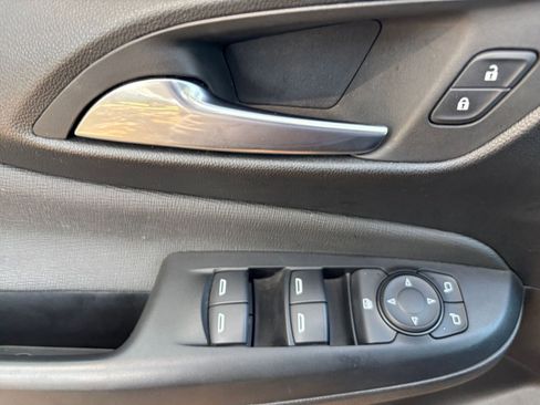 Used 2025 Buick Envista Preferred FWD image 18