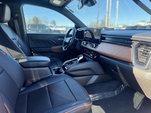 Used 2023 GMC Canyon AT4 w/ AT4 Premium Package image 10