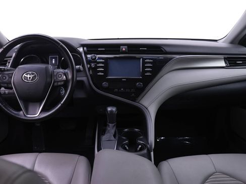 Used 2020 Toyota Camry SE FWD image 5