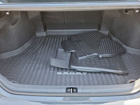 Used 2025 Toyota Camry SE image 9