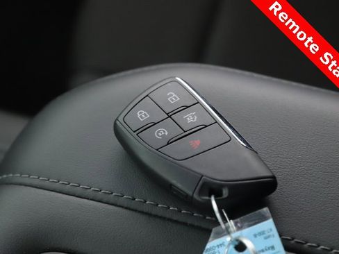 Used 2024 GMC Yukon SLE image 3