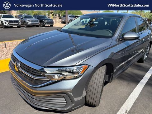 Used 2023 Volkswagen Jetta SE FWD image 1