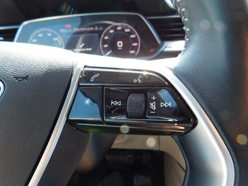Used 2021 Audi e-tron Premium Plus w/ Premium Plus Package AWD/4WD image 24