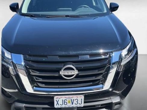 Used 2024 Nissan Pathfinder SL image 3