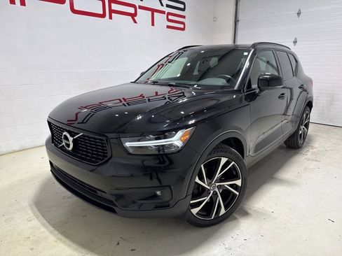 Used 2021 Volvo XC40 T5 R-Design w/ Climate Package image 2