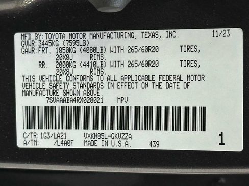 Certified 2024 Toyota Sequoia Platinum AWD/4WD image 33