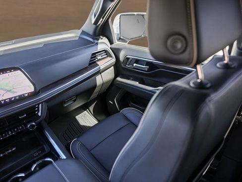 Used 2025 Chevrolet Tahoe Premier image 24