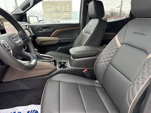 New 2026 GMC Canyon Denali image 4