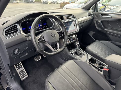 Certified 2023 Volkswagen Tiguan SE R-Line image 17