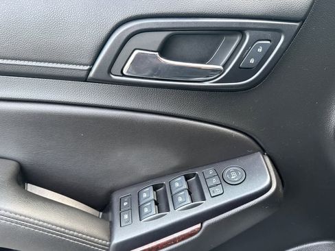 Used 2018 GMC Yukon SLT AWD/4WD image 12