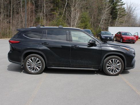 Used 2022 Toyota Highlander Platinum AWD/4WD image 4