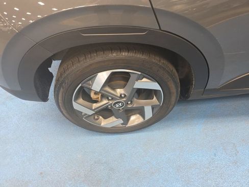 Used 2025 Hyundai Venue SEL FWD image 6