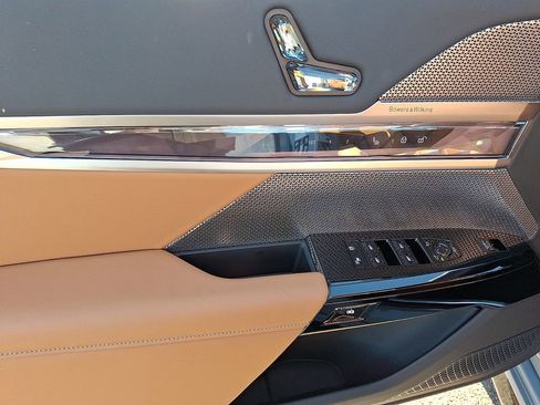 Used 2025 BMW 740i xDrive 740i xDrive w/ Premium Package image 8