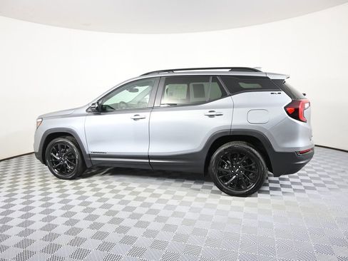 Used 2023 GMC Terrain SLE w/ Driver Convenience Package image 3