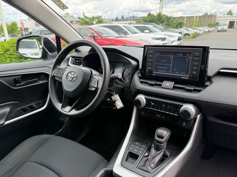 Certified 2021 Toyota RAV4 LE AWD/4WD image 16