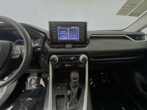 Used 2021 Toyota RAV4 XLE image 25