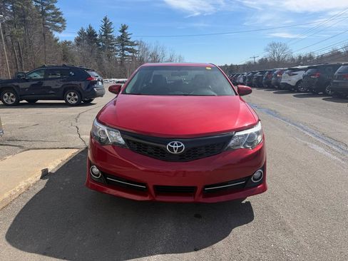 Used 2014 Toyota Camry SE image 2