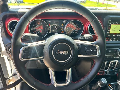 Used 2023 Jeep Wrangler Unlimited Rubicon AWD/4WD image 10
