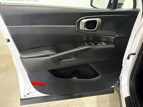 Used 2025 Kia Sorento S FWD image 17