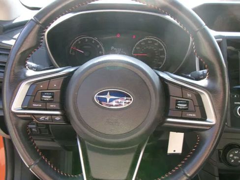 Used 2019 Subaru Crosstrek 2.0i Premium w/ Moonroof Package AWD/4WD image 16