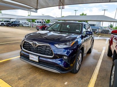New 2026 Toyota Highlander Platinum