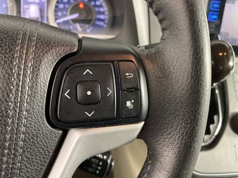 Used 2017 Toyota Sienna XLE w/ XLE Navigation Package AWD/4WD image 16