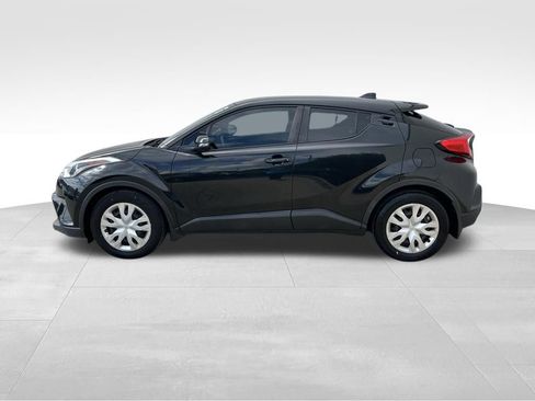 Used 2019 Toyota C-HR LE FWD image 4