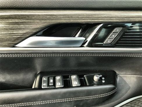 Used 2023 Jeep Wagoneer Series III w/ Preferred Equipment Group image 13