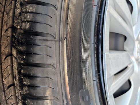 Used 2013 Toyota Camry LE image 28