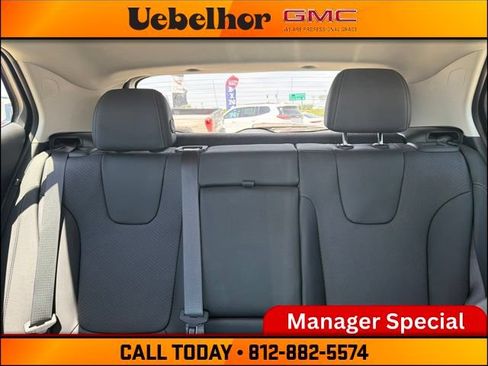 Used 2022 Buick Encore GX Essence w/ Experience Buick Package AWD/4WD image 17