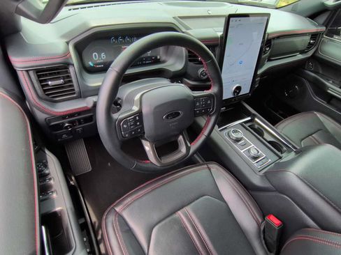 Used 2024 Ford Expedition Limited AWD/4WD image 10