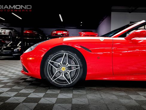 Used 2015 Ferrari California T image 9