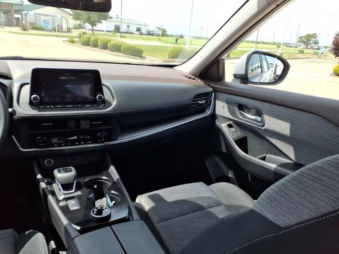 Used 2023 Nissan Rogue SV AWD/4WD image 9