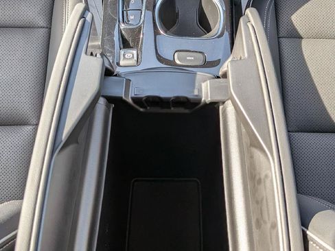 Used 2023 Buick Envision Essence FWD image 17
