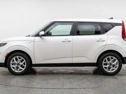 Used 2025 Kia Soul LX w/ LX Technology Package FWD image 5