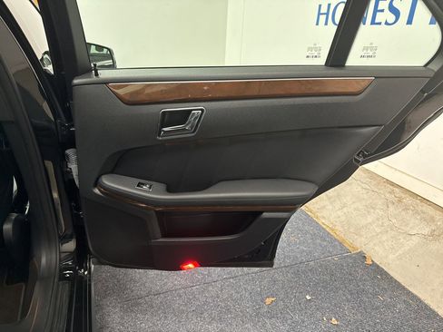 Used 2011 Mercedes-Benz E 350 4MATIC Sedan image 15