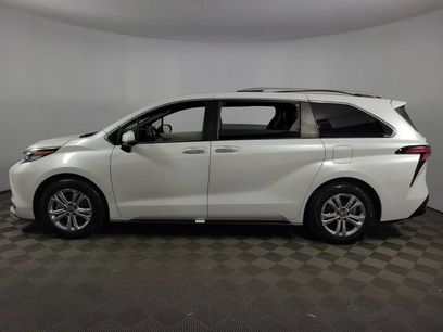 Used 2022 Toyota Sienna Platinum