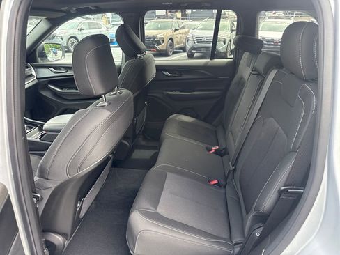 Used 2025 Jeep Grand Cherokee Laredo X w/ Luxury Tech Group I AWD/4WD image 25
