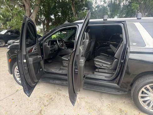 Used 2022 Cadillac Escalade ESV Premium Luxury AWD/4WD image 11