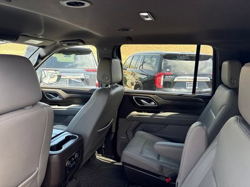 Used 2021 Chevrolet Suburban Z71 w/ Z71 Off-Road Package AWD/4WD image 2