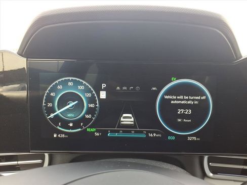 Certified 2025 Hyundai Elantra Limited image 26