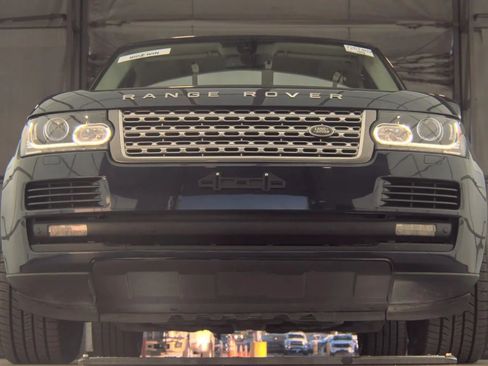 Used 2014 Land Rover Range Rover Supercharged image 2