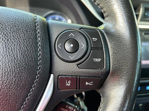 Used 2018 Toyota Corolla SE FWD image 18