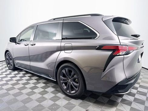 Used 2021 Toyota Sienna XSE image 3
