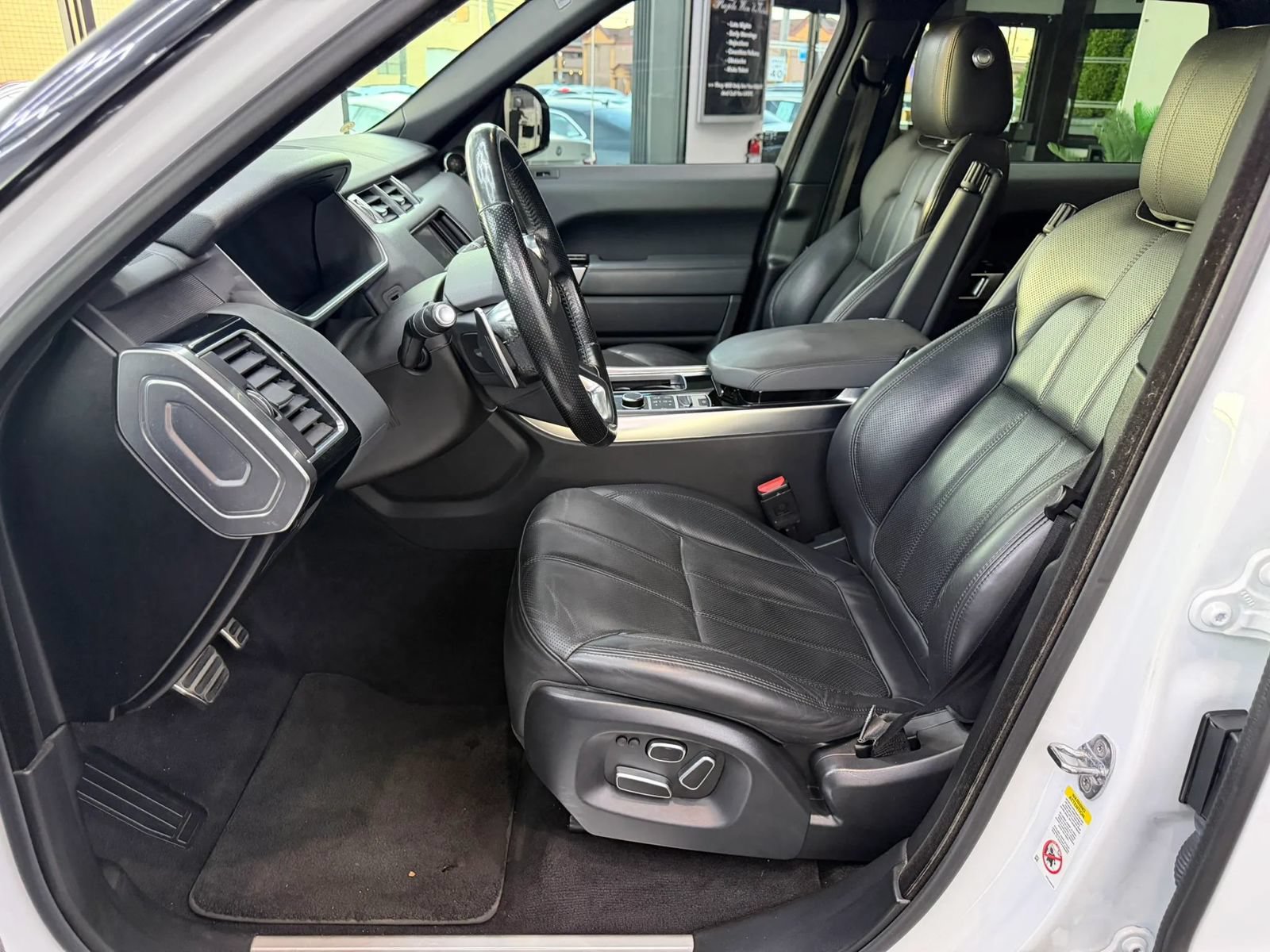 Used 2015 Land Rover Range Rover Sport HSE AWD/4WD image 4
