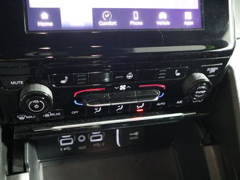 Used 2025 Jeep Grand Cherokee Altitude image 31