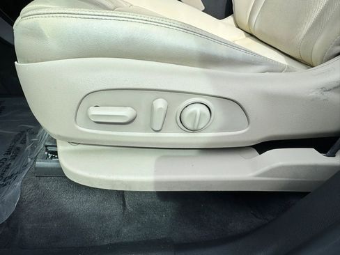 Used 2019 Buick Enclave Premium w/ Experience Buick Package FWD image 29