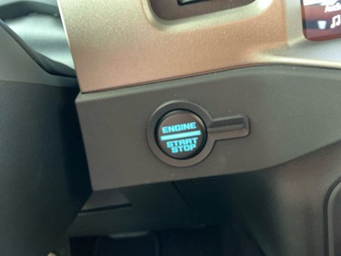 Used 2025 Ford Bronco Outer Banks AWD/4WD image 24