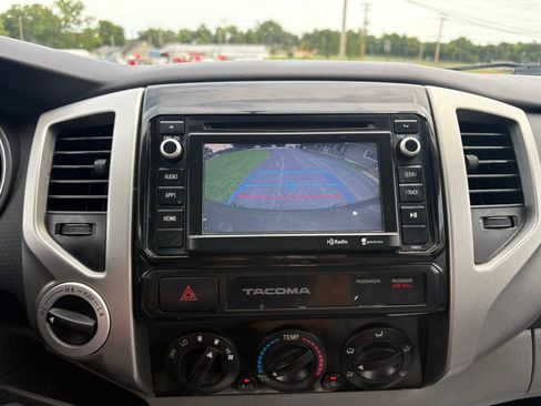 Used 2015 Toyota Tacoma 4x4 Double Cab w/ SR5 Package image 18