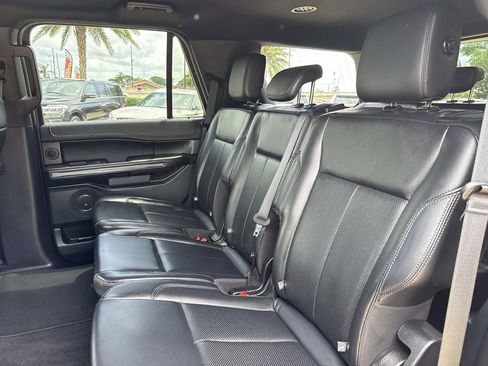Used 2019 Ford Expedition XLT w/ Equipment Group 202A RWD image 19
